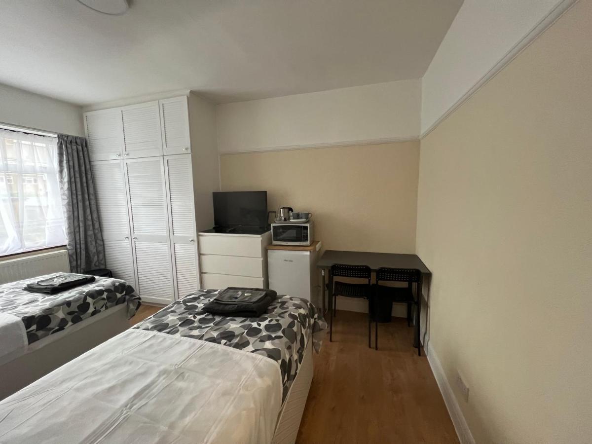 North West Lodge Guest House Лондон Екстериор снимка