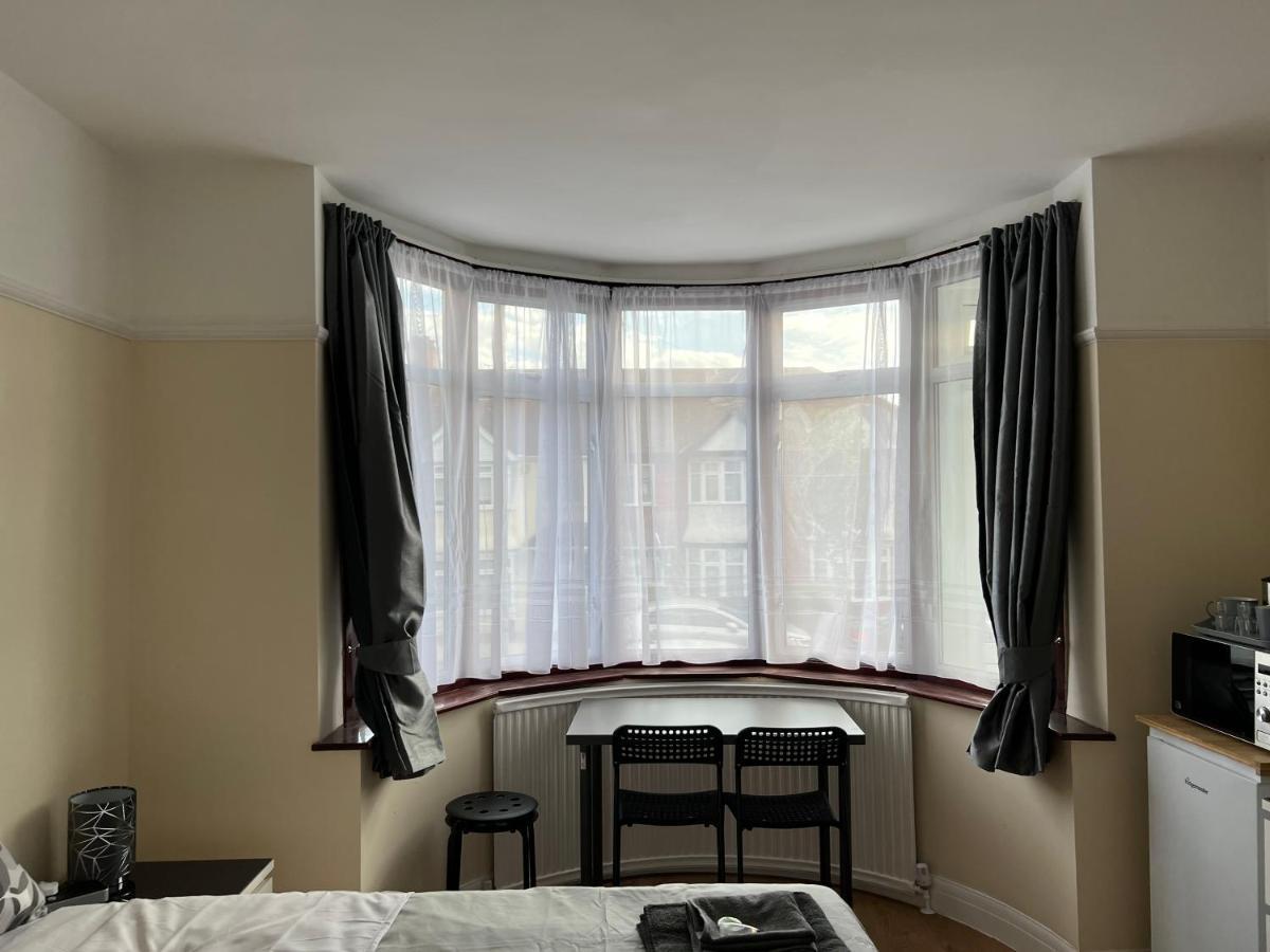 North West Lodge Guest House Лондон Екстериор снимка