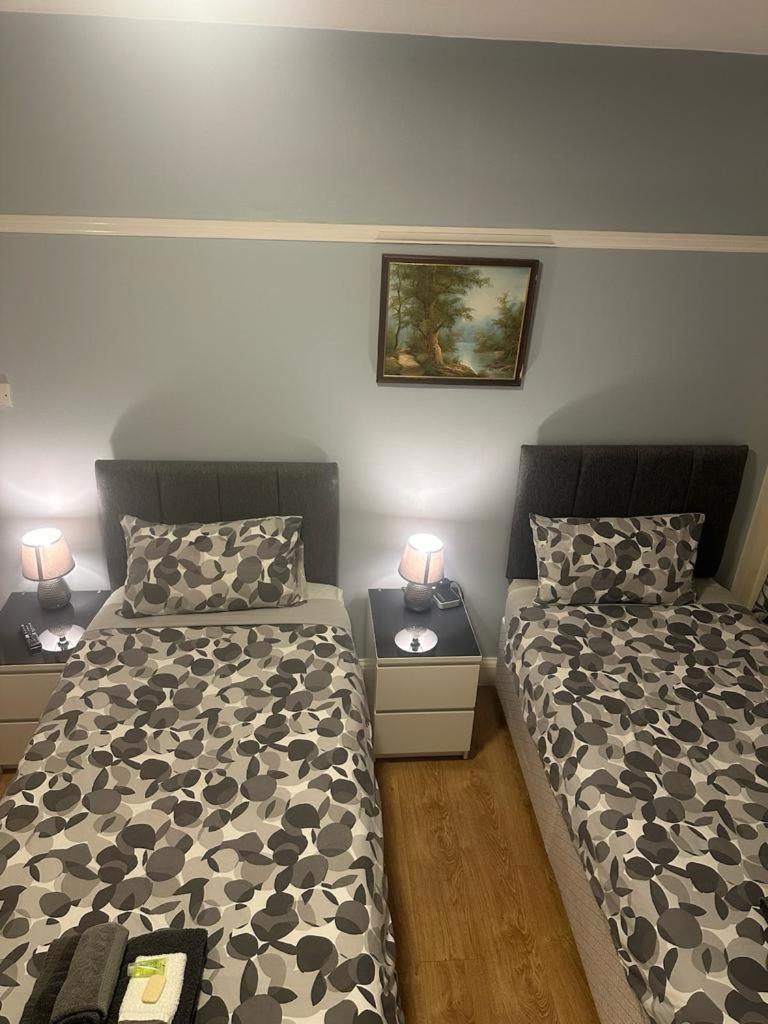 North West Lodge Guest House Лондон Екстериор снимка